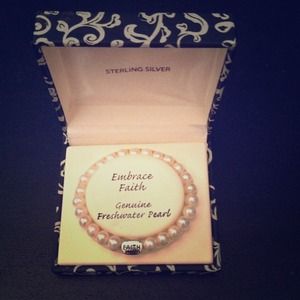 REDUCEDGenuine Freshwater Pearl Bracelet REDUCEDGenuine Freshwater Pearl Bracelet