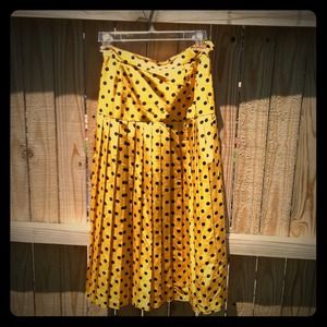 Polka dot fit and flare skirt w pleats Polka dot fit and flare skirt w pleats