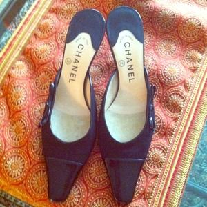 ReducedAuthentic Chanel Bow detail Kitten heels ReducedAuthentic Chanel Bow detail Kitten heels