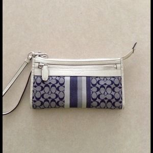 Authentic Coach Legacy Large Wristlet Authentic Coach Legacy Large Wristlet