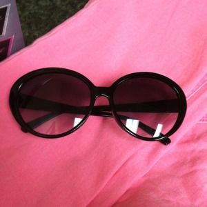 Very Adorable sunglasses! Very Adorable sunglasses!