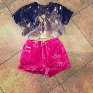 RED HIGH WAISTED SHORTS 😍