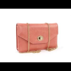 Turn knob flop top with removable chain Turn knob flop top with removable chain