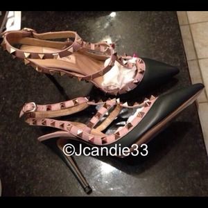 Selling my brand new Valentino Rock stud size 6.5 Selling my brand new Valentino Rock stud size 6.5