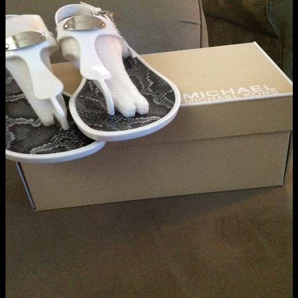 MICHAEL Michael Kors Shoes - ❤❤❤Flash sale-M.Kors T-Strap Jelly Sandals. White 3 MICHAEL Michael Kors Shoes - ❤❤❤Flash sale-M.Kors T-Strap Jelly Sandals. White 3