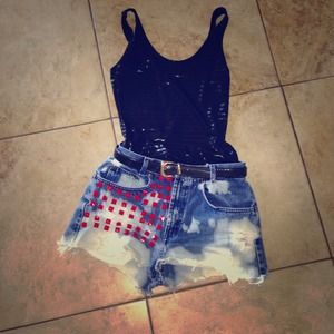 ➡➡TREND ALERT❗ ACID SPLASHED & STUDDED HW SHORTS😍