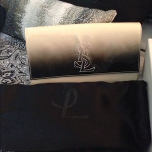 Sharing Yves Saint Laurent Ombré Clutch Sharing Yves Saint Laurent Ombré Clutch