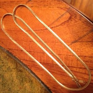 Stunning Gold Chain-EXCELLENT CONDITION Stunning Gold Chain-EXCELLENT CONDITION