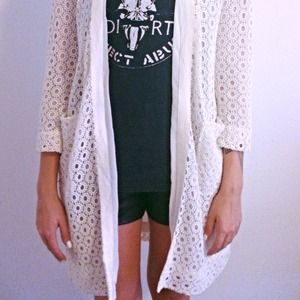 Zara cream jacket/spring coat. PRICE NEGOTIABLE. Zara cream jacket/spring coat. PRICE NEGOTIABLE.