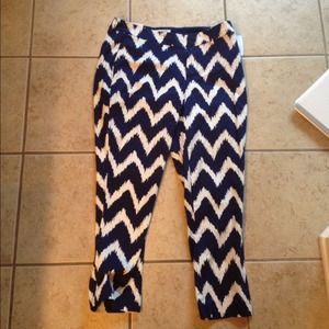 Old Navy BNWT Capri Pants Chevron Old Navy BNWT Capri Pants Chevron