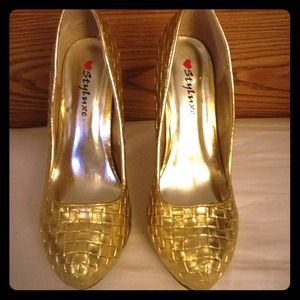 Style luxe gold textured pumps Style luxe gold textured pumps