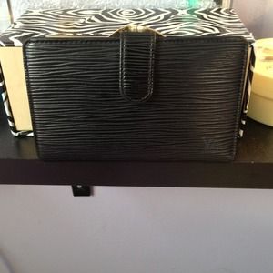 AUTHENTIC LOUIS VUITTON EPI WALLET AUTHENTIC LOUIS VUITTON EPI WALLET