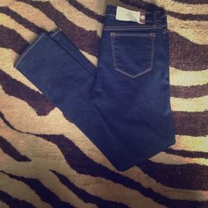 J Brand Petite Pencil Leg Slim Fit Low Rise sz 32 J Brand Petite Pencil Leg Slim Fit Low Rise sz 32