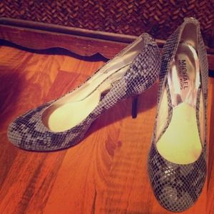✔Authentic Michael Kors snakeskin designer pumps ✔Authentic Michael Kors snakeskin designer pumps
