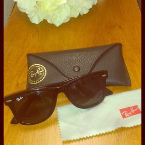 Authentic Ray Ban Wayfarer- Original style w/ case Authentic Ray Ban Wayfarer- Original style w/ case