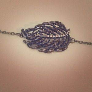 JEWELMINT Gold Feather Chain Bracelet JEWELMINT Gold Feather Chain Bracelet