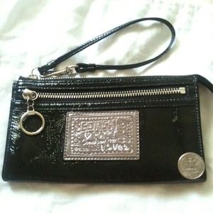 Coach poppy patent zippy wallet/wristlet Coach poppy patent zippy wallet/wristlet