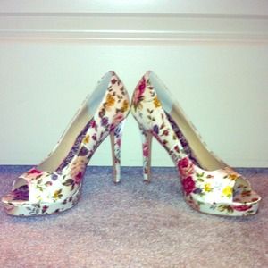 Cream floral peep toe heels! Cream floral peep toe heels!