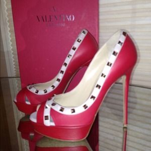 ☀SOLDValentino Garavani rock stud heels. Size 39 ☀SOLDValentino Garavani rock stud heels. Size 39