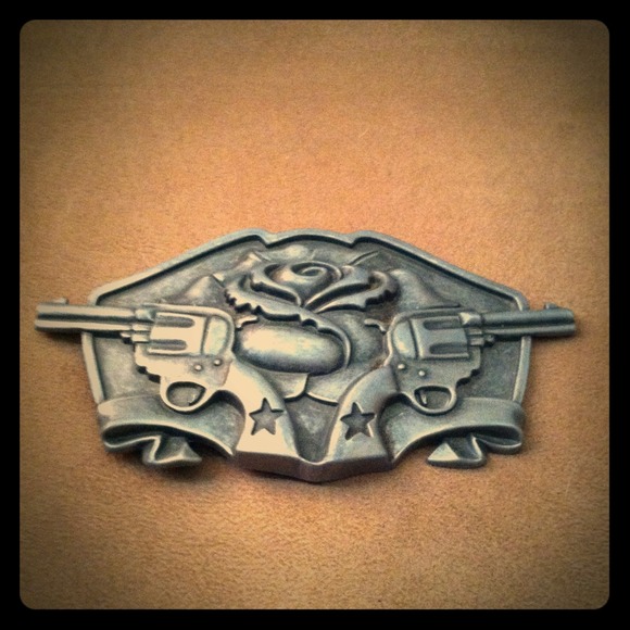 Famous Stars & Stripes Guns and Rose Belt Buckle from !!!!!!!👗now