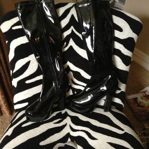 Black patent leather chunky heel boots Black patent leather chunky heel boots