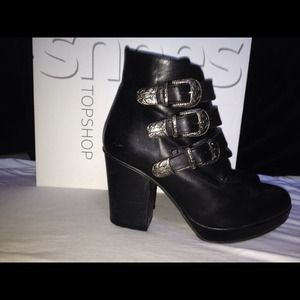 TopShop real leather black boots.<8 TopShop real leather black boots.<8