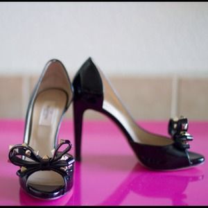 Black Valentino pumps Size 7.5 NEW! Black Valentino pumps Size 7.5 NEW!