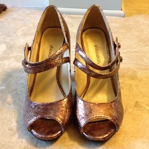 Xhilaration Shoes - Metallic Purple Heels - Size 5.5 Xhilaration Shoes - Metallic Purple Heels - Size 5.5