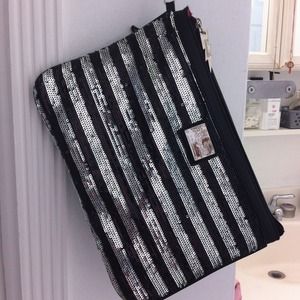Super Cute Betseyville Clutch!! Super Cute Betseyville Clutch!!