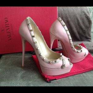 Host Pick VALENTINO Rockstud peep toe pumps! Host Pick VALENTINO Rockstud peep toe pumps!