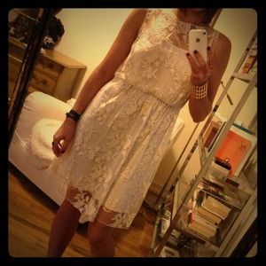Alice + Olivia Dresses & Skirts - Reserved*** Alice and Olivia Ivory Lace Dress Alice + Olivia Dresses & Skirts - Reserved*** Alice and Olivia Ivory Lace Dress