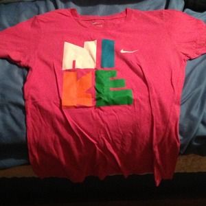 Nike pink graphic tee Nike pink graphic tee