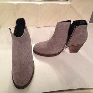 Steve Madden gray bootie Steve Madden gray bootie