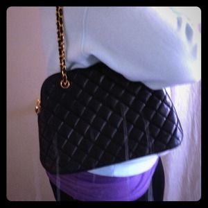 Additional pictures of 100% Authentic CHANEL bag! Additional pictures of 100% Authentic CHANEL bag!