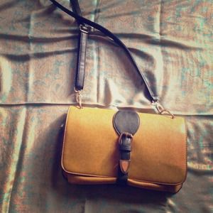 Vintage mustard yellow should strap handbag Vintage mustard yellow should strap handbag