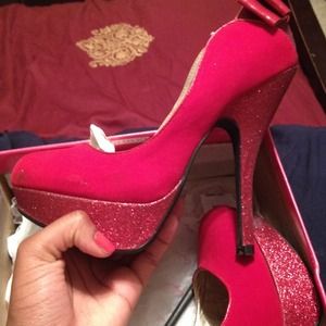 Red suede glitter pumps with bow Red suede glitter pumps with bow