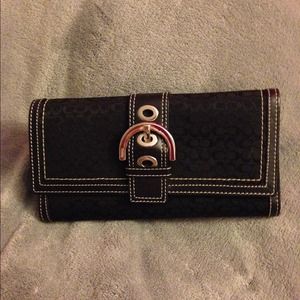 ๏ฅ๏ฅON HOLD๏ฅ๏ฅCoach Checkbook Wallet ๏ฅ๏ฅON HOLD๏ฅ๏ฅCoach Checkbook Wallet
