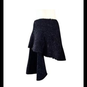 COOLEST SKIRT EVER BY HELMUT LANG 38 COOLEST SKIRT EVER BY HELMUT LANG 38