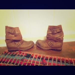 Jeffrey Campbell Tan Brit Boot! Jeffrey Campbell Tan Brit Boot!