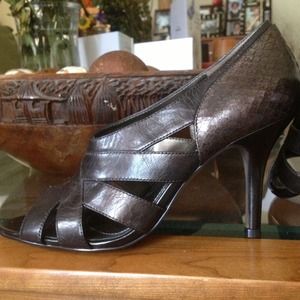 *NWT* Tahari Cut-Out Bootie Open Toe *NWT* Tahari Cut-Out Bootie Open Toe
