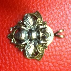 Reduced price!Bumblebee pendant. Reduced price!Bumblebee pendant.