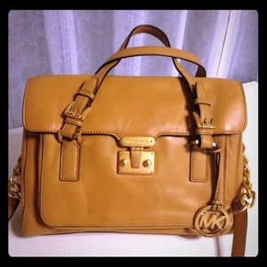 Michael kors satchel /crossbody Michael kors satchel /crossbody
