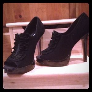 Steve Madden black ankle open toe booties Steve Madden black ankle open toe booties