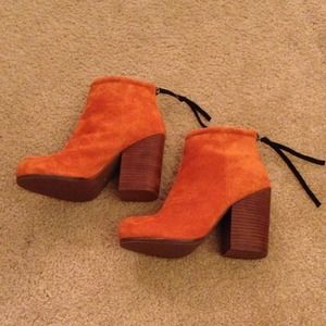 Jeffrey Campbell suede rumble ankle boot! Jeffrey Campbell suede rumble ankle boot!