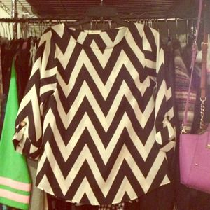 everly Tops - Everly Chevron Blouse Black & White everly Tops - Everly Chevron Blouse Black & White