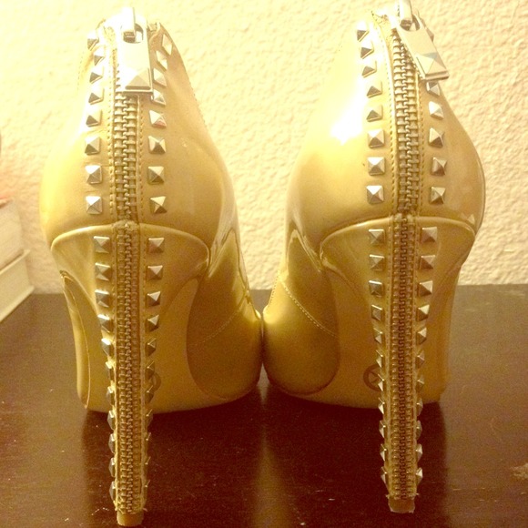 Michael Kors Shoes - Michael Kors beige heels π Michael Kors Shoes - Michael Kors beige heels π