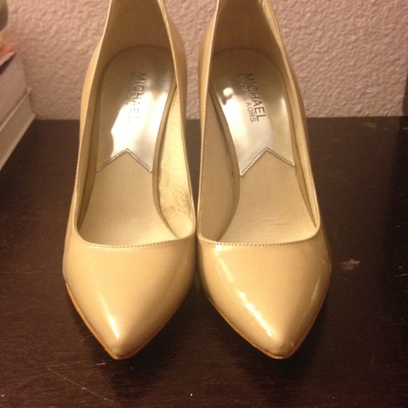 Michael Kors Shoes - Michael Kors beige heels π 2 Michael Kors Shoes - Michael Kors beige heels π 2