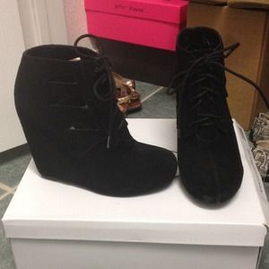 REDUCED!! Steve Madden Raiderr Bootie ❤️ REDUCED!! Steve Madden Raiderr Bootie ❤️