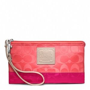 NEW COACH WEEKEND COLORBLOCK NYLON ZIPPY WALLET NEW COACH WEEKEND COLORBLOCK NYLON ZIPPY WALLET