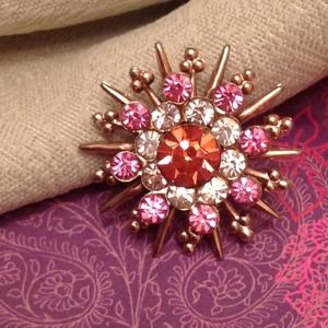 FLASH SALE VINTAGE Gold Brooch with crystals FLASH SALE VINTAGE Gold Brooch with crystals